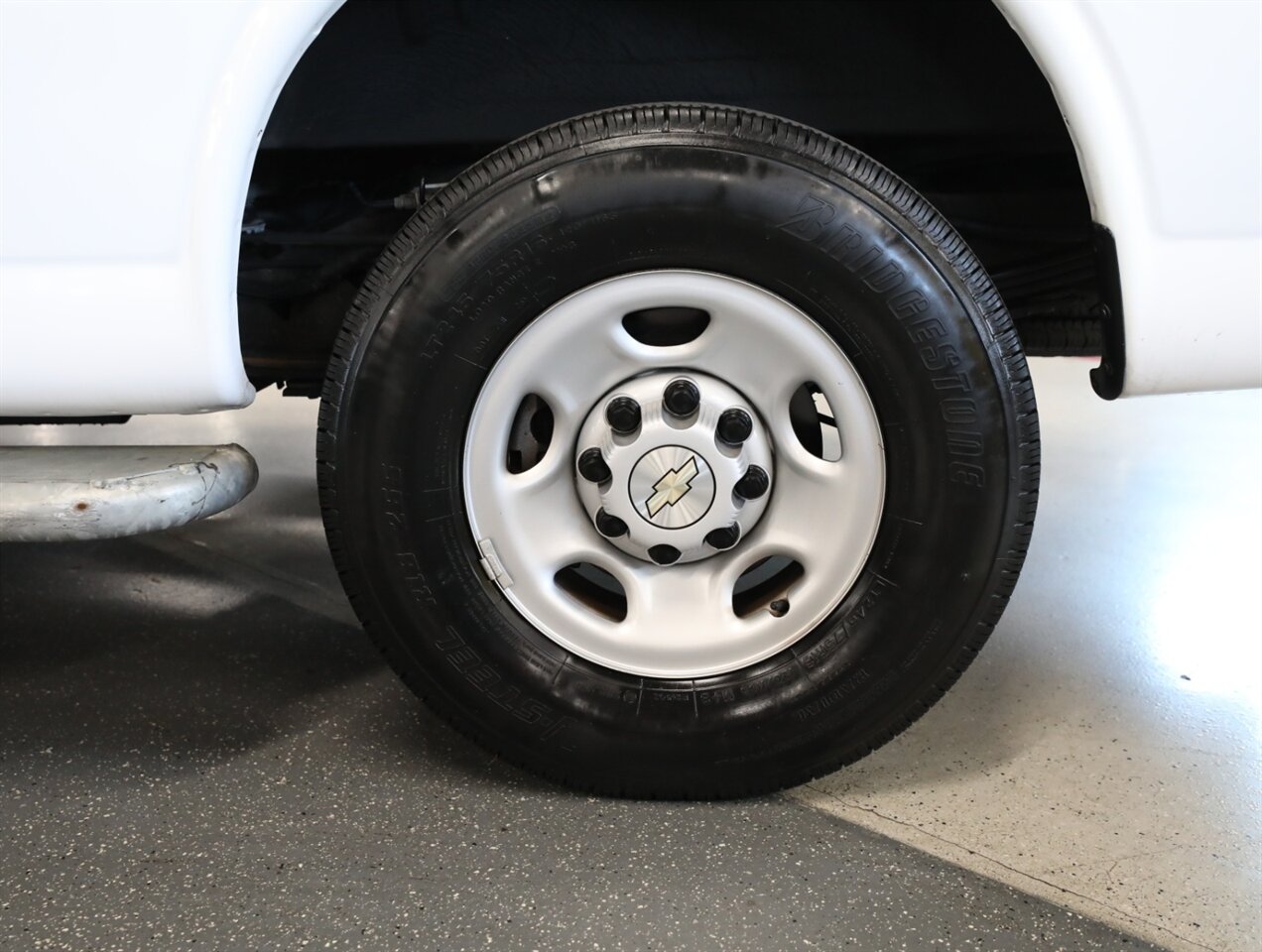 2022 Chevrolet Express 2500 Cargo Van - Photo 34 - Addison, IL 60101