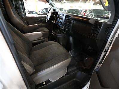 2022 Chevrolet Express 2500 Cargo Van - Photo 17 - Addison, IL 60101