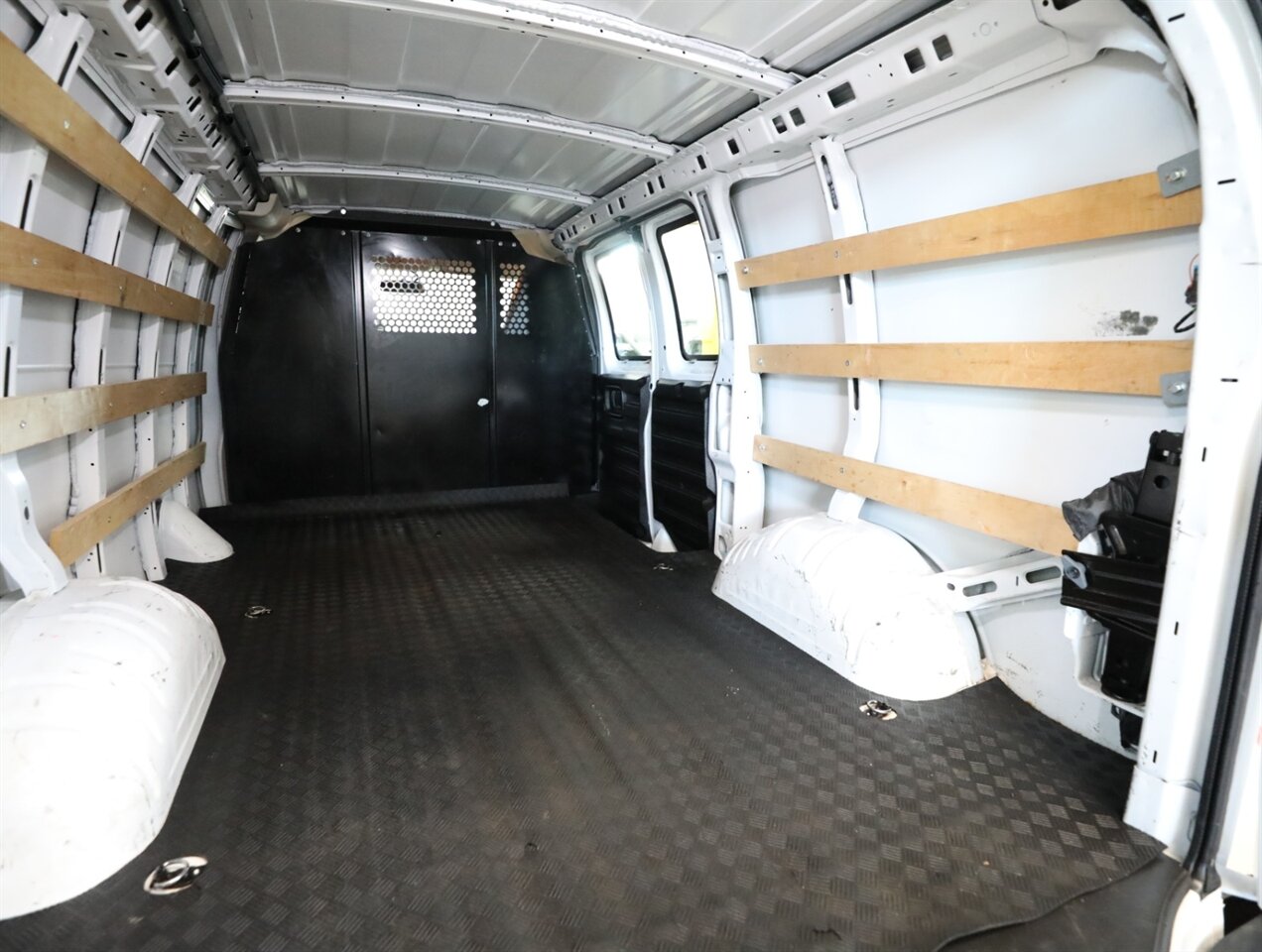 2022 Chevrolet Express 2500 Cargo Van - Photo 24 - Addison, IL 60101