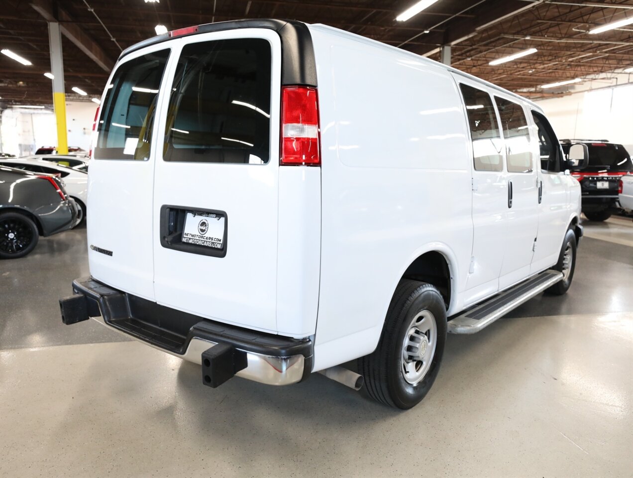 2022 Chevrolet Express 2500 Cargo Van - Photo 9 - Addison, IL 60101