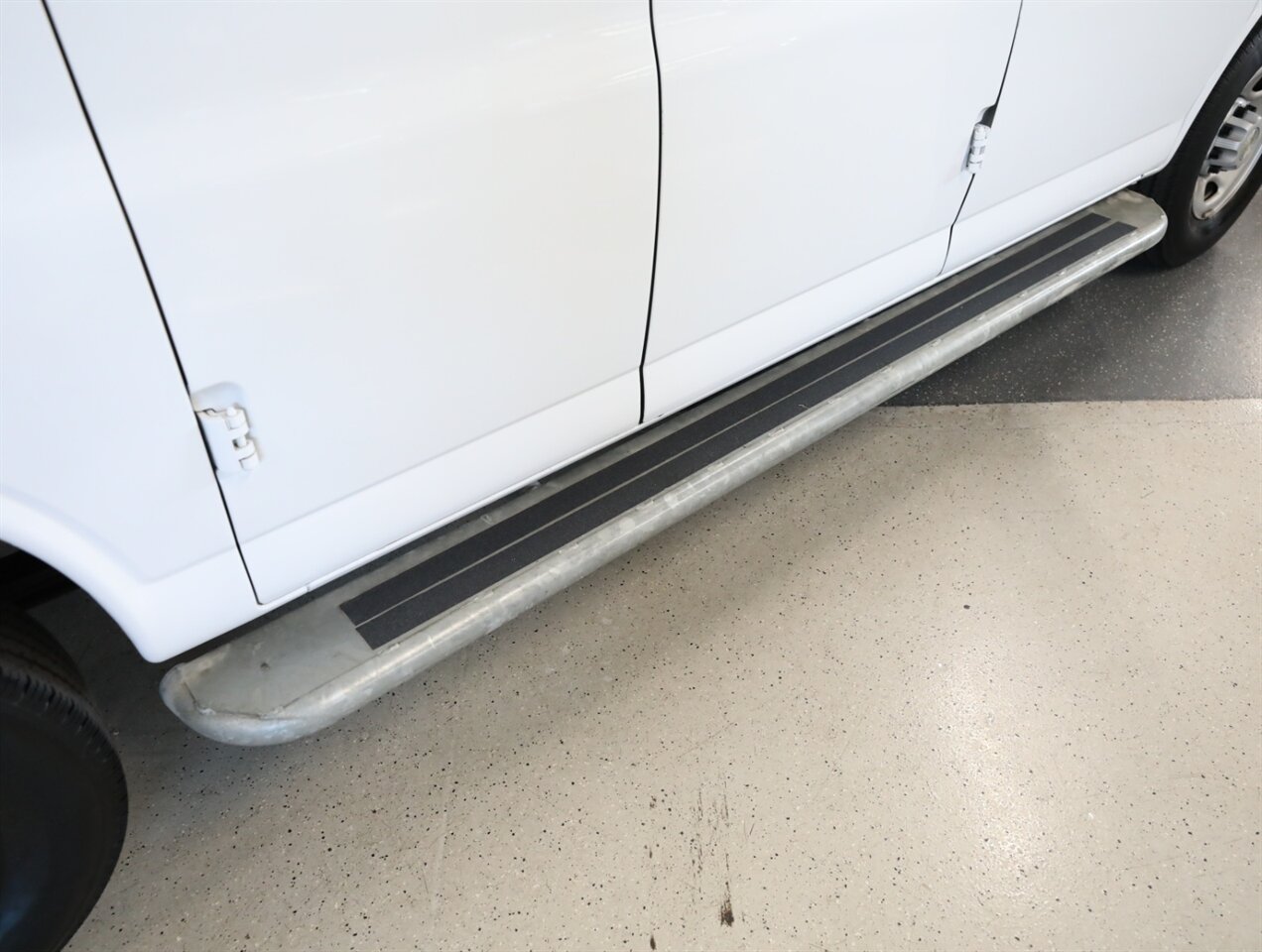 2022 Chevrolet Express 2500 Cargo Van - Photo 15 - Addison, IL 60101