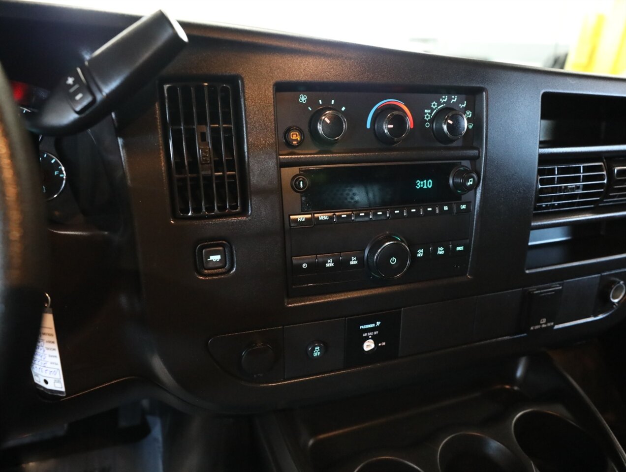 2022 Chevrolet Express 2500 Cargo Van - Photo 28 - Addison, IL 60101