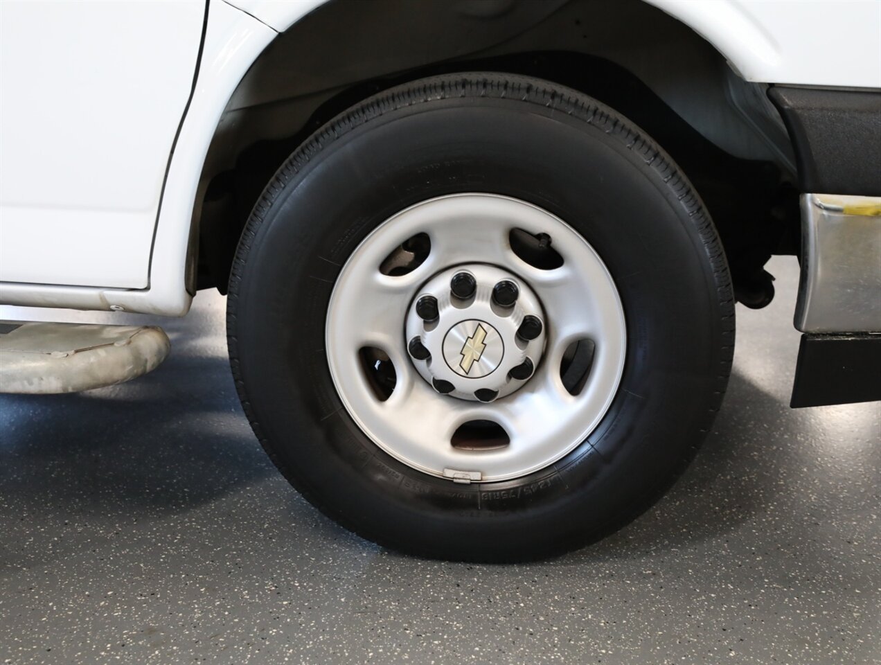 2022 Chevrolet Express 2500 Cargo Van - Photo 36 - Addison, IL 60101