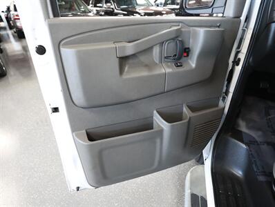 2022 Chevrolet Express 2500 Cargo Van - Photo 25 - Addison, IL 60101