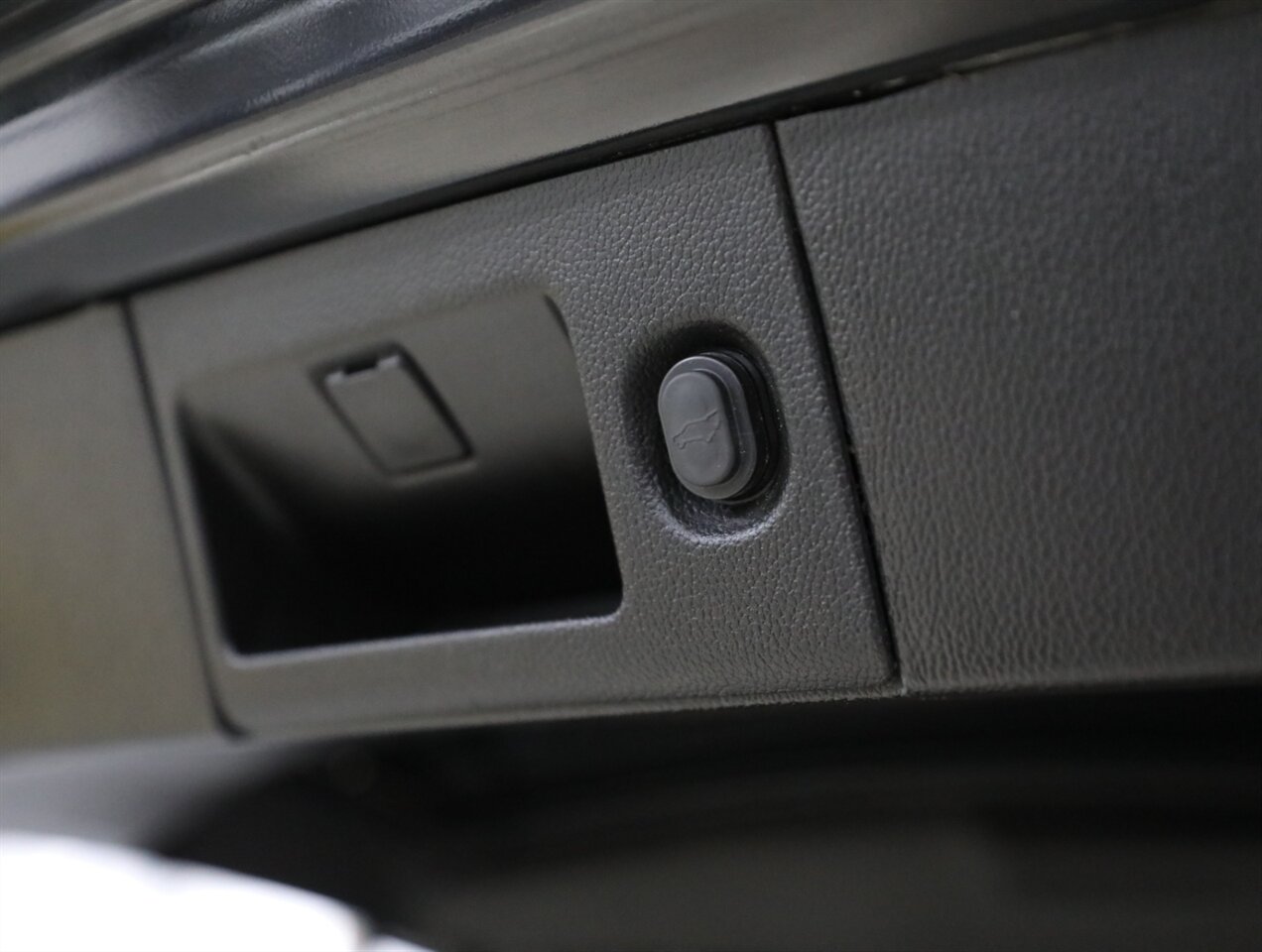 2019 Cadillac Escalade Luxury 4WD - Photo 23 - Addison, IL 60101