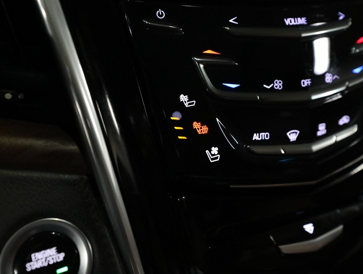 2019 Cadillac Escalade Luxury 4WD - Photo 38 - Addison, IL 60101