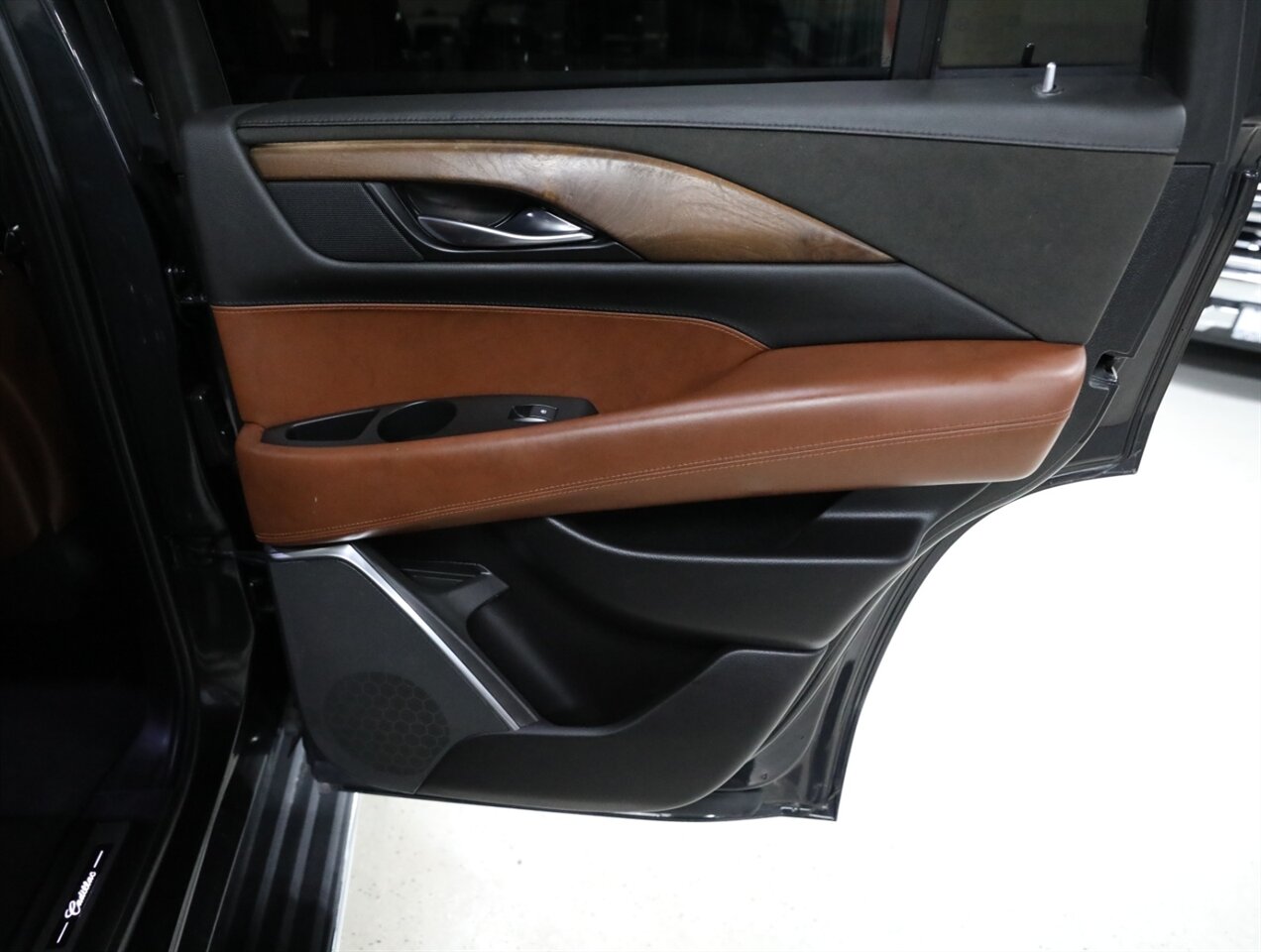 2019 Cadillac Escalade Luxury 4WD - Photo 16 - Addison, IL 60101