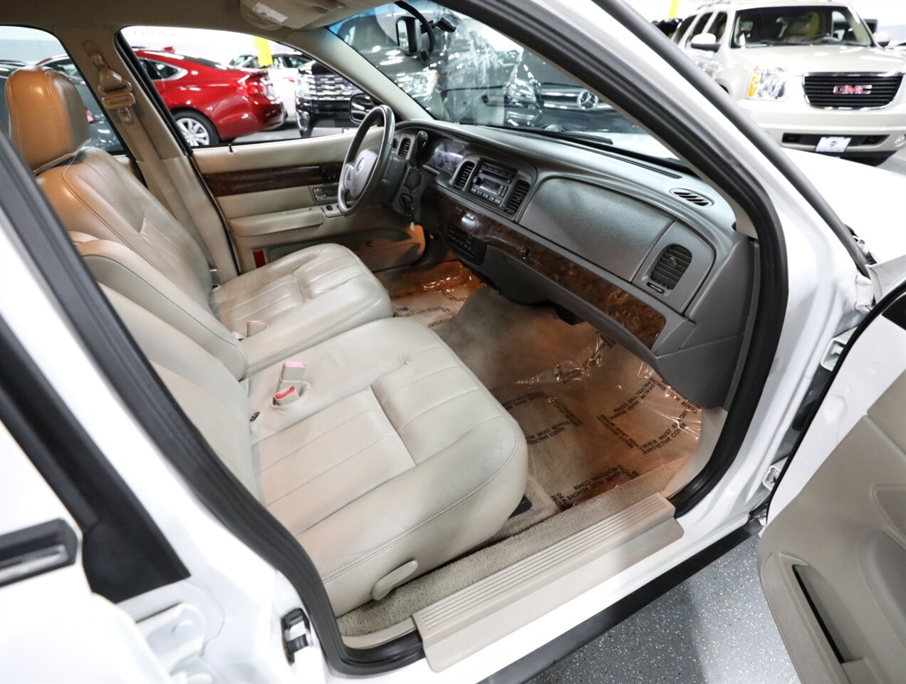 2010 Mercury Grand Marquis LS - Photo 18 - Addison, IL 60101