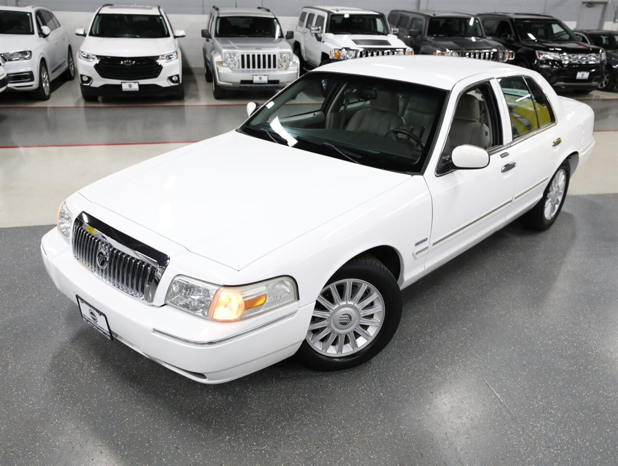 2010 Mercury Grand Marquis LS - Photo 2 - Addison, IL 60101
