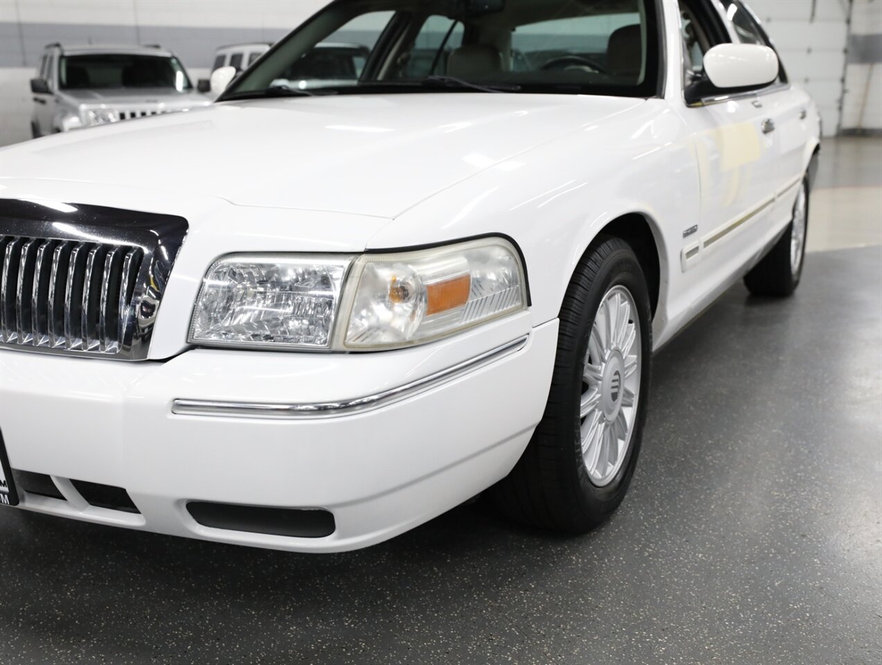 2010 Mercury Grand Marquis LS - Photo 5 - Addison, IL 60101