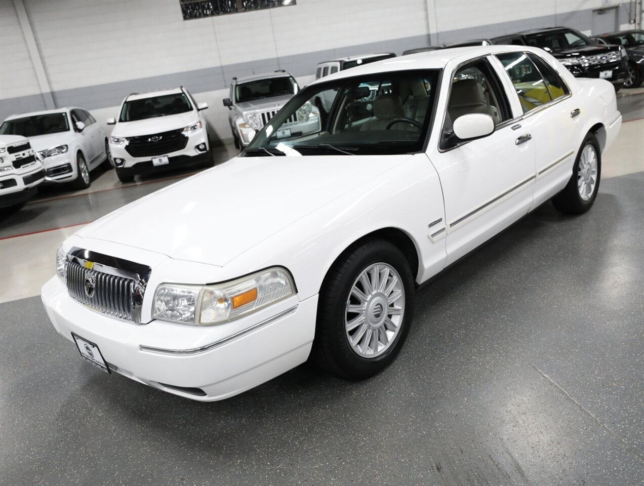 2010 Mercury Grand Marquis LS - Photo 4 - Addison, IL 60101