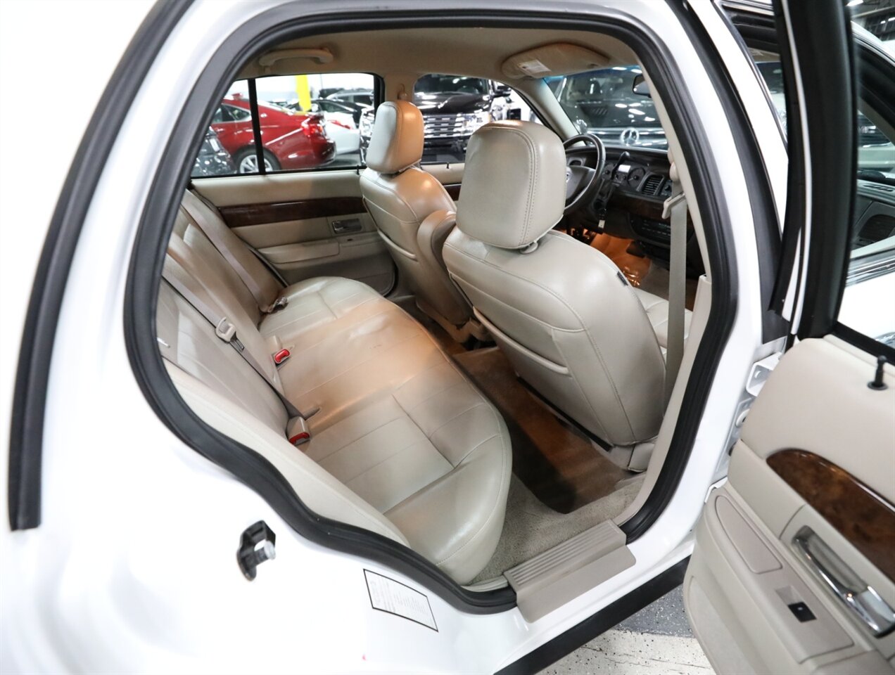 2010 Mercury Grand Marquis LS - Photo 21 - Addison, IL 60101