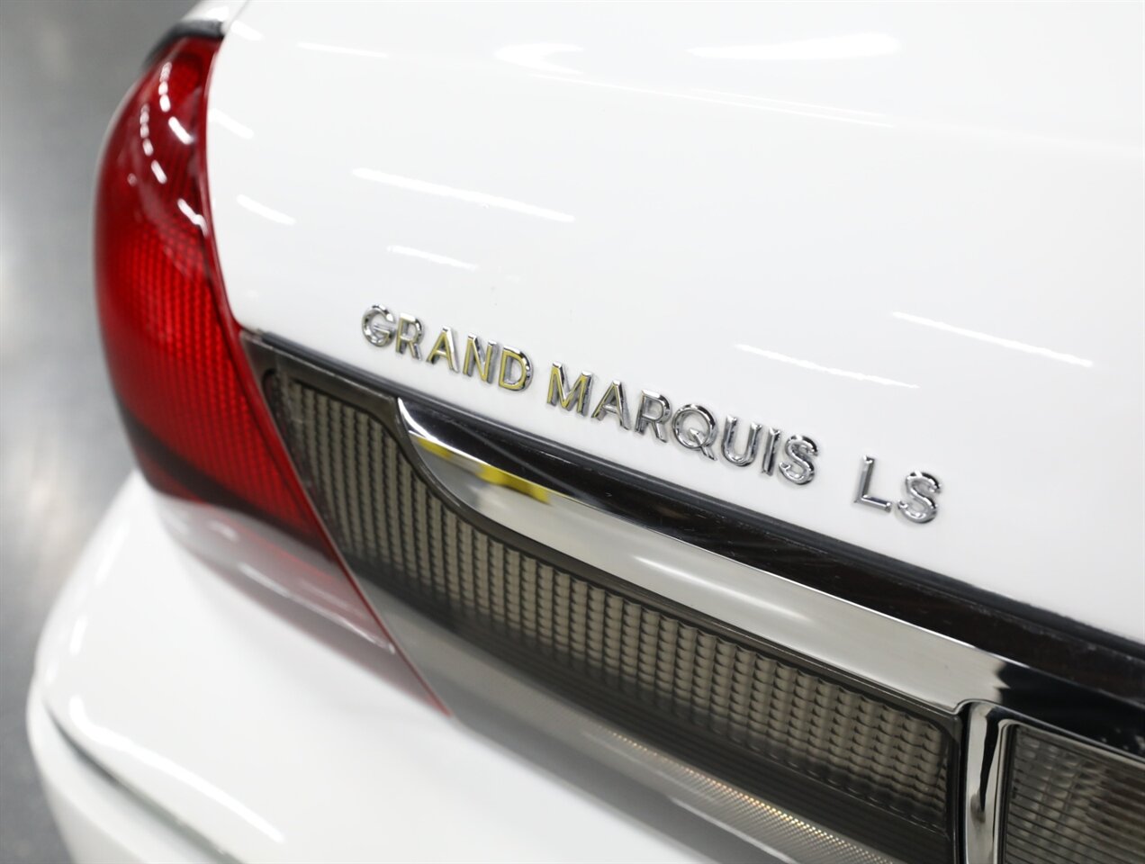 2010 Mercury Grand Marquis LS - Photo 12 - Addison, IL 60101