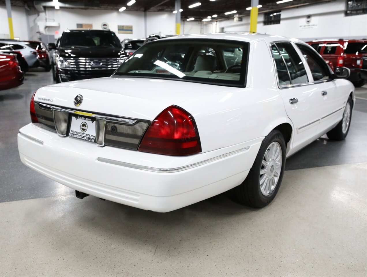 2010 Mercury Grand Marquis LS - Photo 9 - Addison, IL 60101