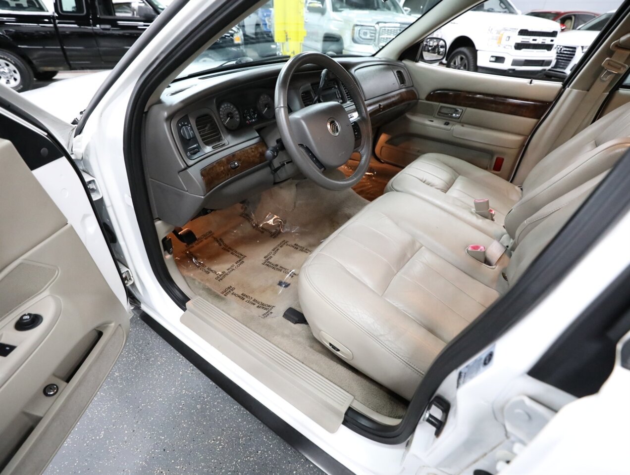2010 Mercury Grand Marquis LS - Photo 29 - Addison, IL 60101