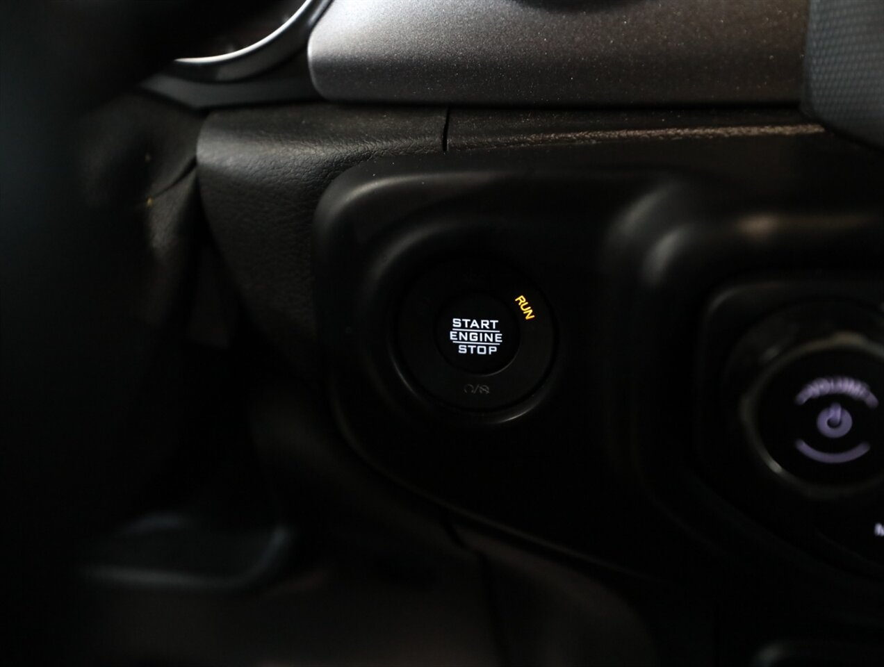 2021 Jeep Gladiator Mojave 4X4 - Photo 37 - Addison, IL 60101