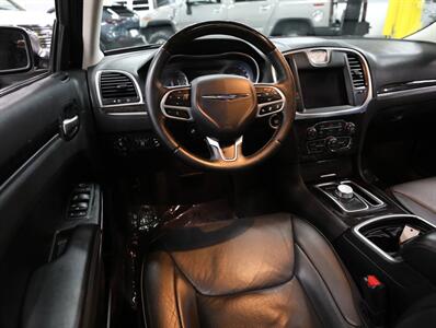 2018 Chrysler 300 Limited AWD   - Photo 27 - Addison, IL 60101