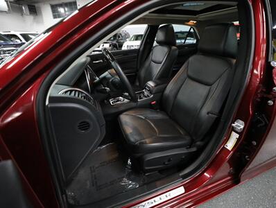 2018 Chrysler 300 Limited AWD   - Photo 31 - Addison, IL 60101