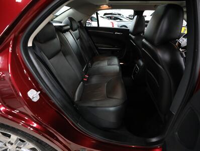 2018 Chrysler 300 Limited AWD   - Photo 22 - Addison, IL 60101