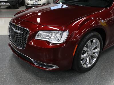 2018 Chrysler 300 Limited AWD   - Photo 3 - Addison, IL 60101