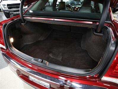 2018 Chrysler 300 Limited AWD   - Photo 23 - Addison, IL 60101