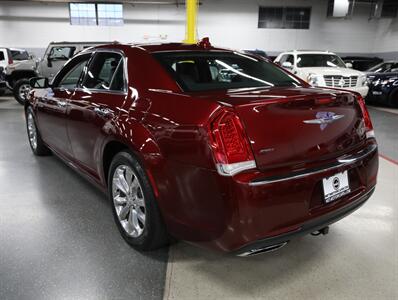 2018 Chrysler 300 Limited AWD   - Photo 14 - Addison, IL 60101