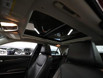 2018 Chrysler 300 Limited AWD   - Photo 32 - Addison, IL 60101