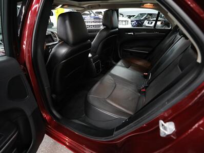 2018 Chrysler 300 Limited AWD   - Photo 25 - Addison, IL 60101