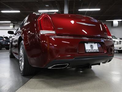 2018 Chrysler 300 Limited AWD   - Photo 13 - Addison, IL 60101