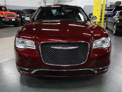 2018 Chrysler 300 Limited AWD   - Photo 6 - Addison, IL 60101