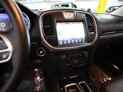 2018 Chrysler 300 Limited AWD   - Photo 35 - Addison, IL 60101