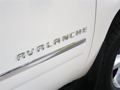 2013 Chevrolet Avalanche LTZ Black Diamond 4X4   - Photo 8 - Addison, IL 60101
