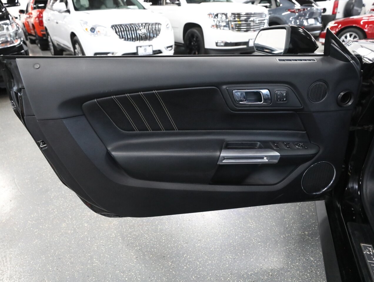 2015 Ford Mustang GT Premium Convertible - Photo 23 - Addison, IL 60101