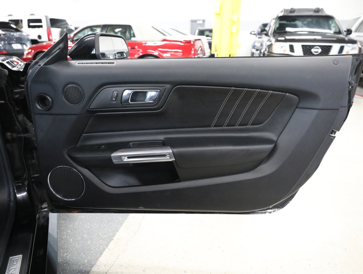 2015 Ford Mustang GT Premium Convertible - Photo 17 - Addison, IL 60101