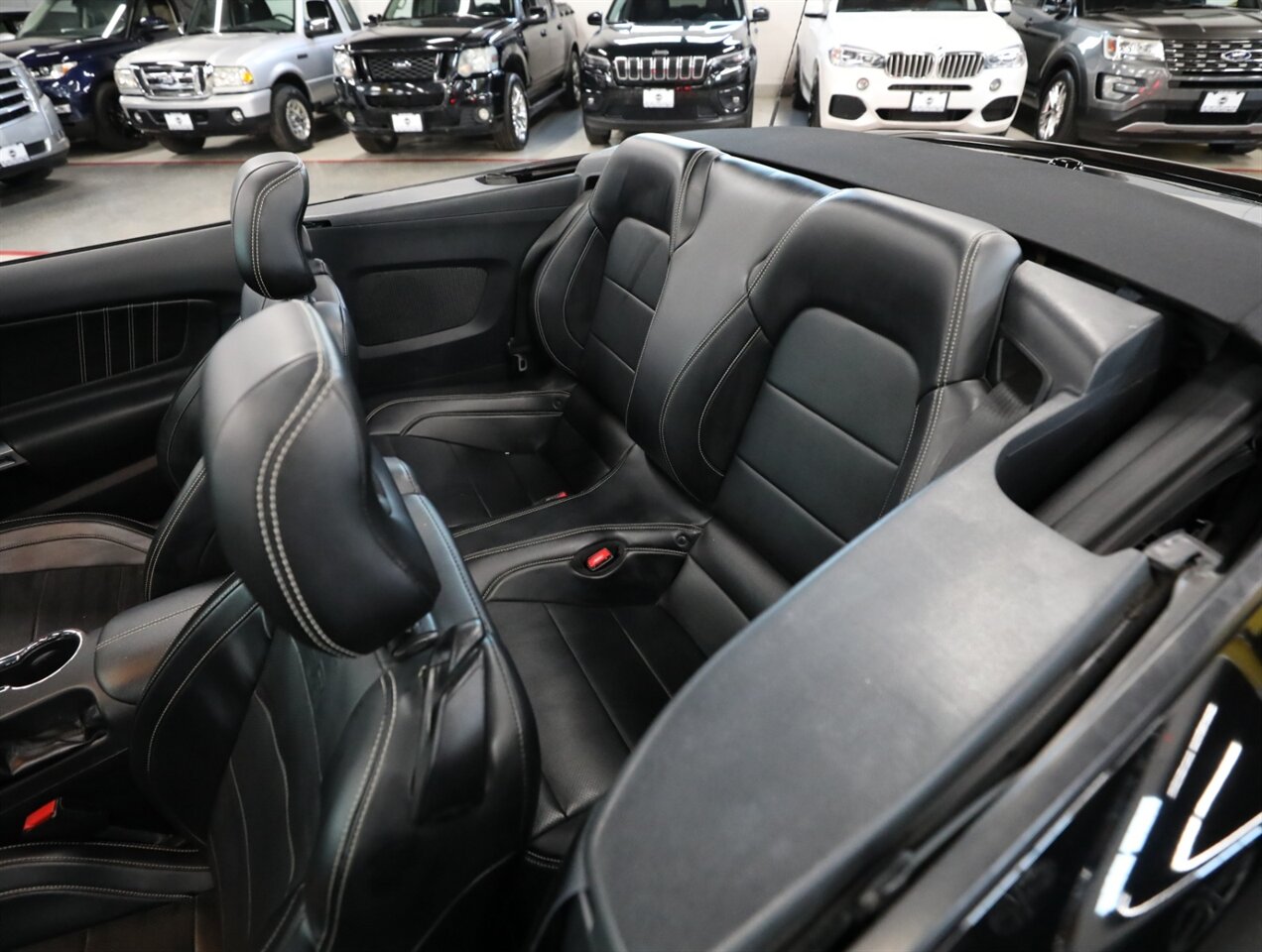 2015 Ford Mustang GT Premium Convertible - Photo 22 - Addison, IL 60101