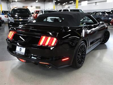 2015 Ford Mustang GT Premium Convertible - Photo 38 - Addison, IL 60101