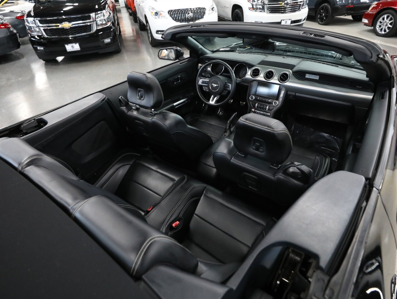 2015 Ford Mustang GT Premium Convertible - Photo 16 - Addison, IL 60101