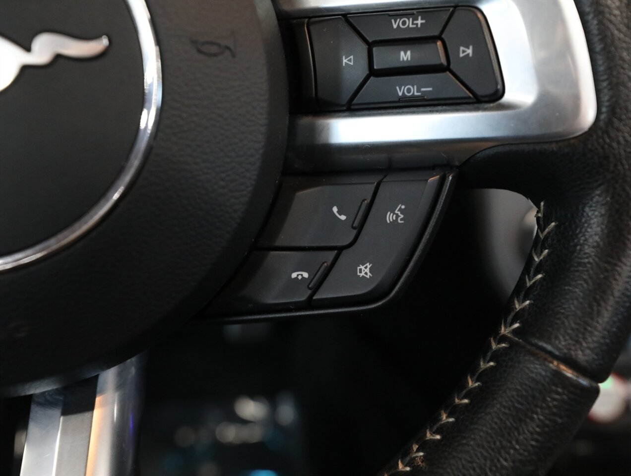 2015 Ford Mustang GT Premium Convertible - Photo 32 - Addison, IL 60101