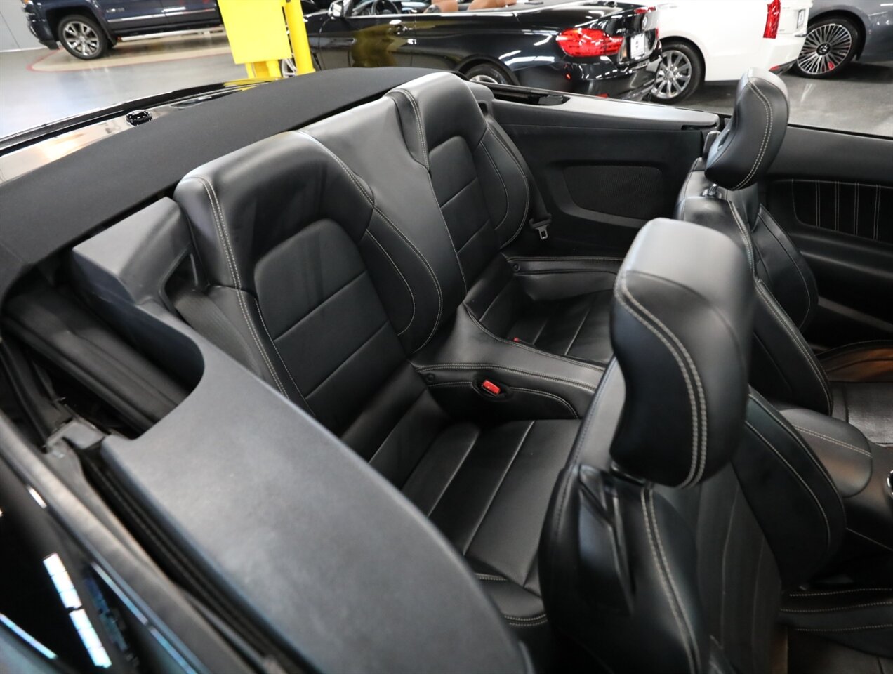 2015 Ford Mustang GT Premium Convertible - Photo 20 - Addison, IL 60101