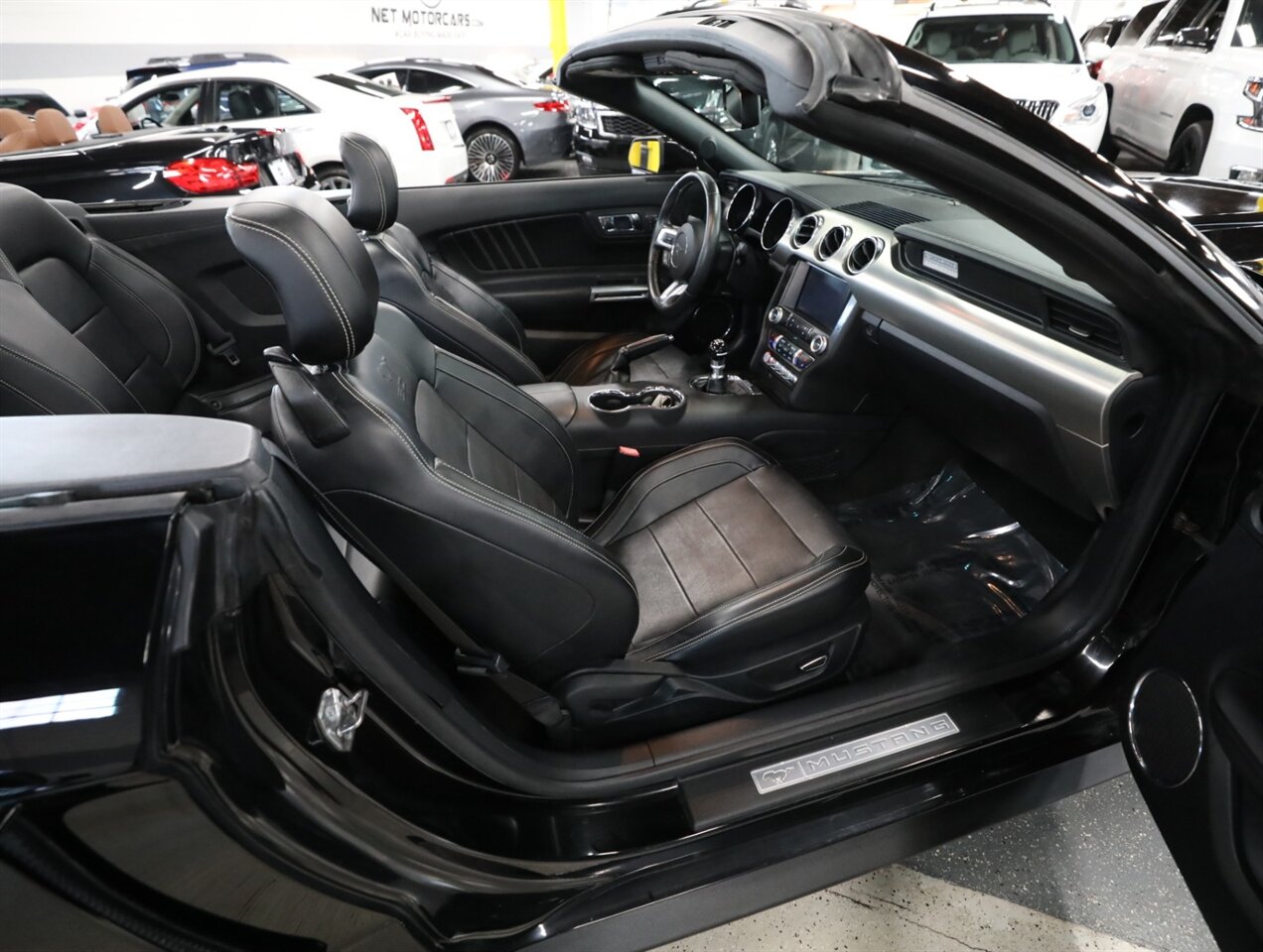 2015 Ford Mustang GT Premium Convertible - Photo 18 - Addison, IL 60101