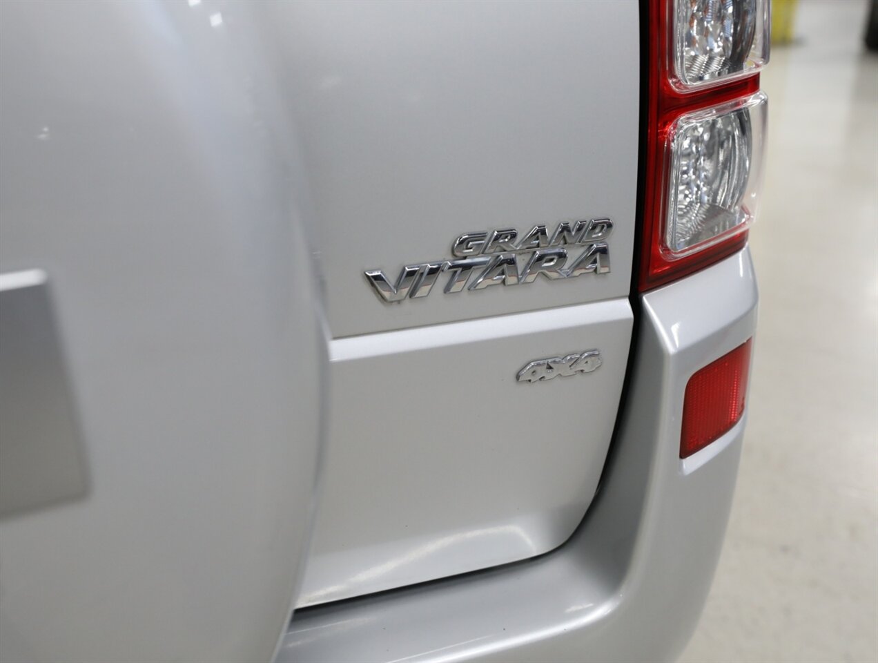 2008 Suzuki Grand Vitara 4WD - Photo 12 - Addison, IL 60101