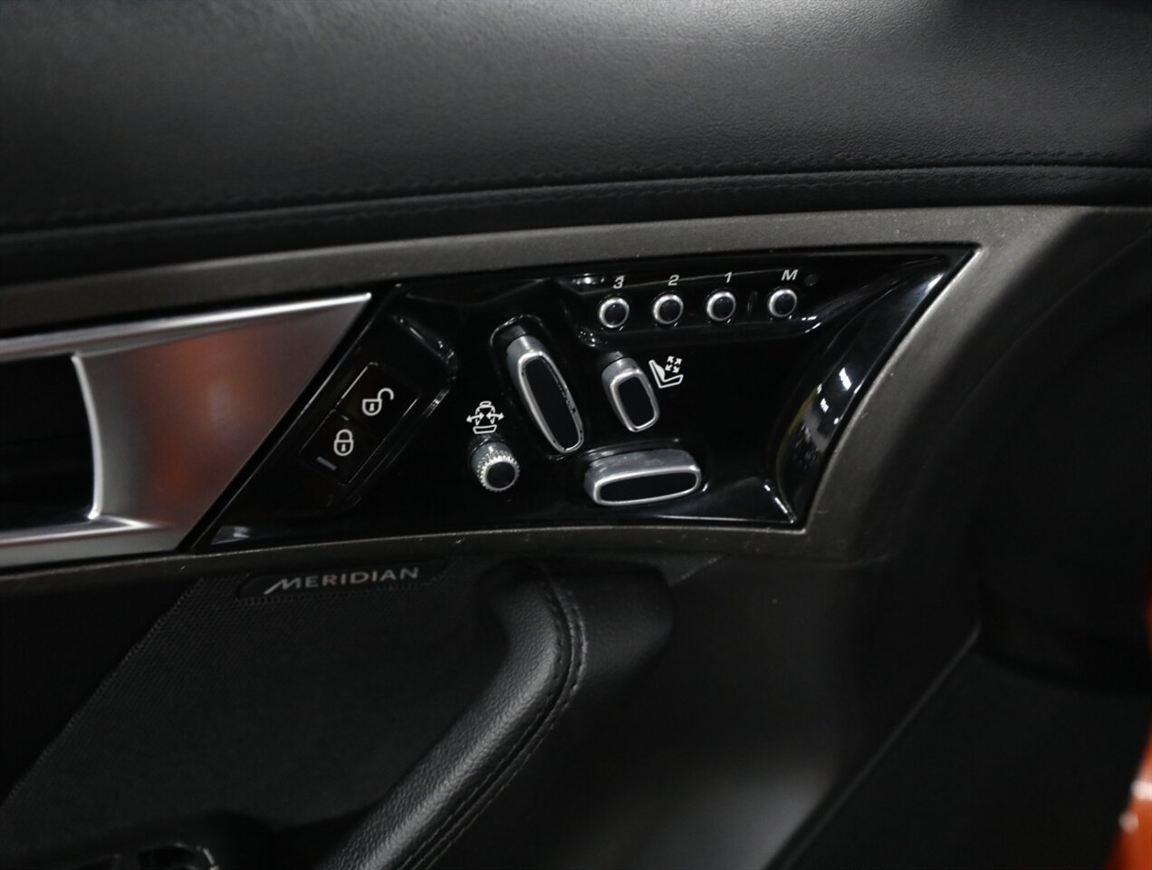 2014 Jaguar F-TYPE S Convertible - Photo 27 - Addison, IL 60101