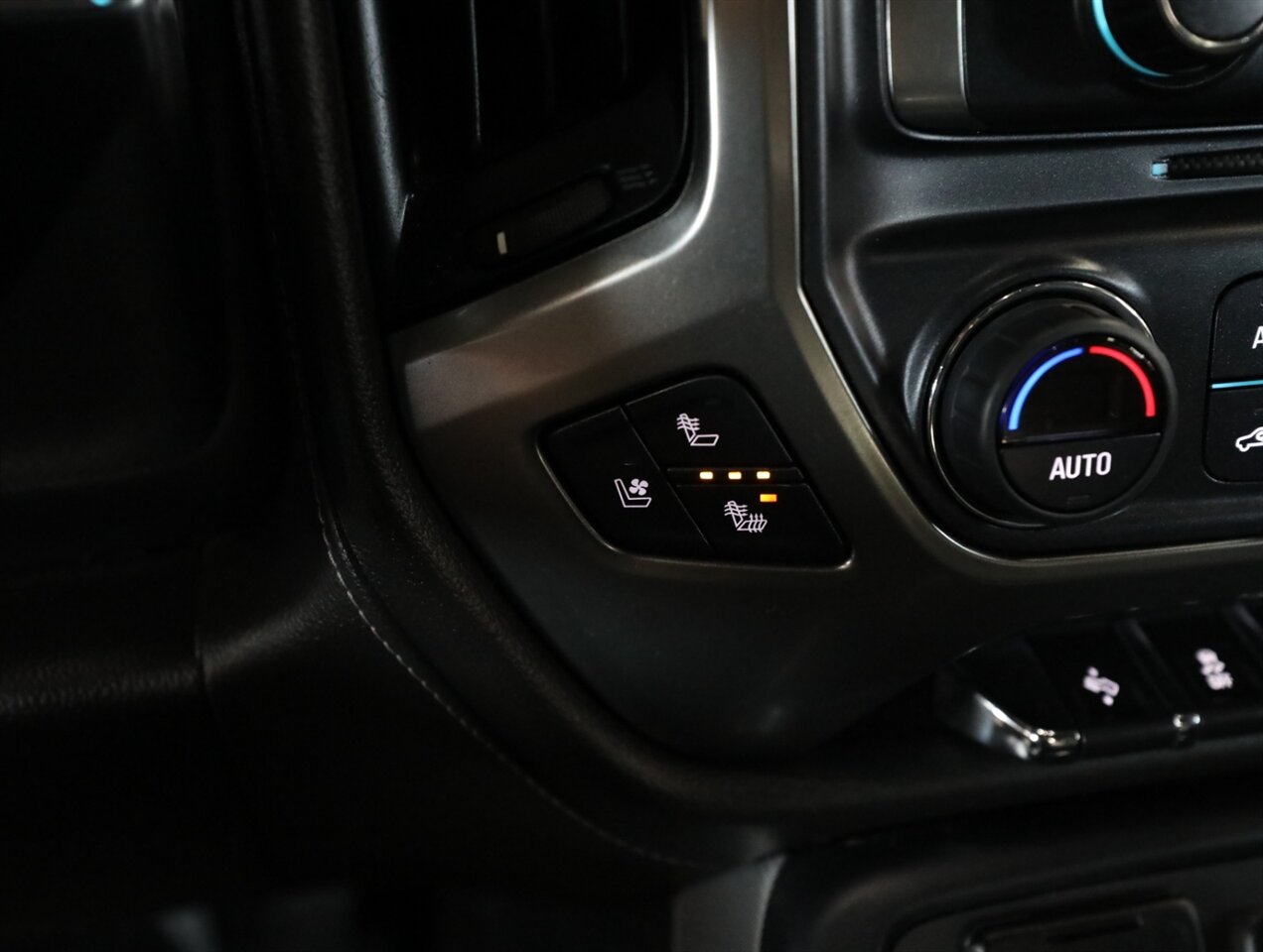 2018 Chevrolet Silverado 1500 LTZ Z71 - Photo 37 - Addison, IL 60101