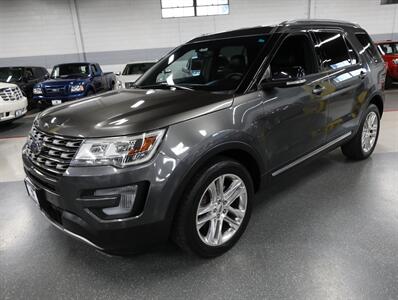 2017 Ford Explorer XLT AWD   - Photo 4 - Addison, IL 60101