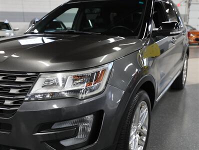 2017 Ford Explorer XLT AWD   - Photo 5 - Addison, IL 60101