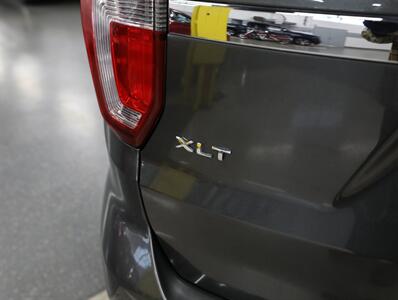 2017 Ford Explorer XLT AWD   - Photo 12 - Addison, IL 60101