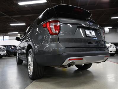 2017 Ford Explorer XLT AWD   - Photo 13 - Addison, IL 60101