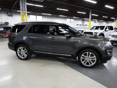 2017 Ford Explorer XLT AWD   - Photo 8 - Addison, IL 60101