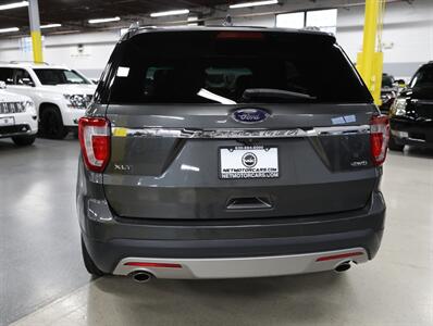 2017 Ford Explorer XLT AWD   - Photo 10 - Addison, IL 60101