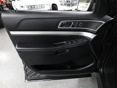 2017 Ford Explorer XLT AWD   - Photo 32 - Addison, IL 60101